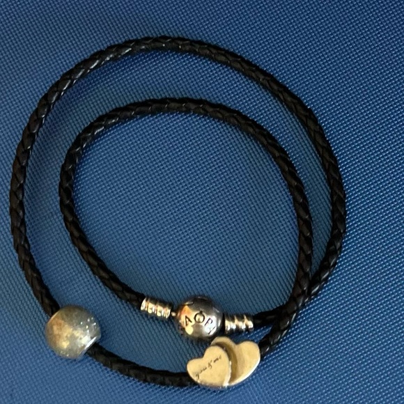 Pandora leather bracelet and charms - Picture 4 of 5